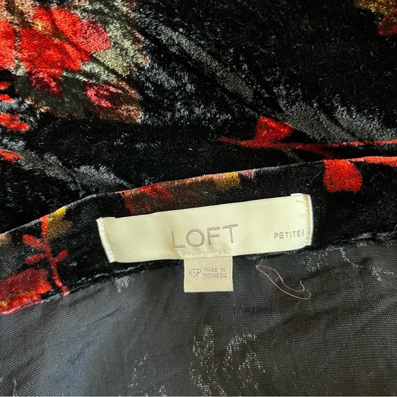 LOFT VELVET FLORAL OFF THE SHOULDER SHORT SLEEVE TOP SIZE XS PETITE BLACK/RED - Picture 16 of 16